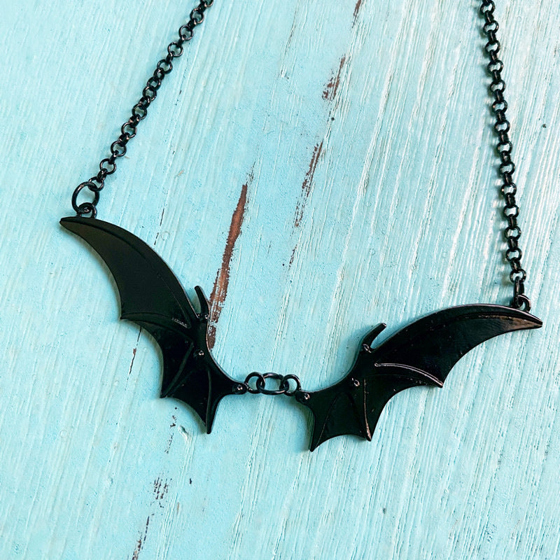 Collares de aleación de alas de murciélago de vampiro al por mayor